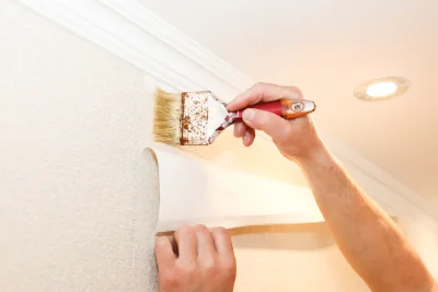Pose de papier peint à Champagne-Vigny — revêtements muraux et toiles de verre